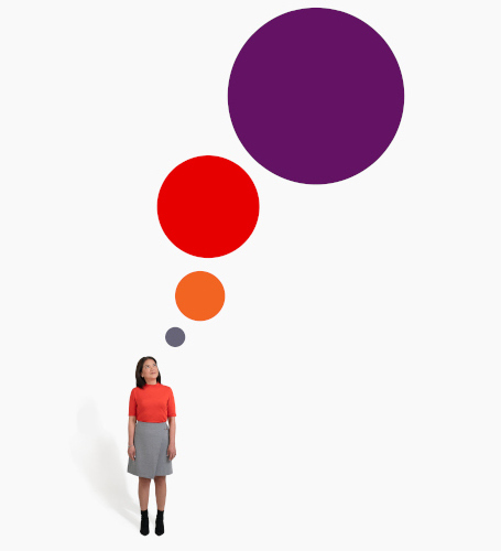 A person looks up to four coloured circles increasing in size.